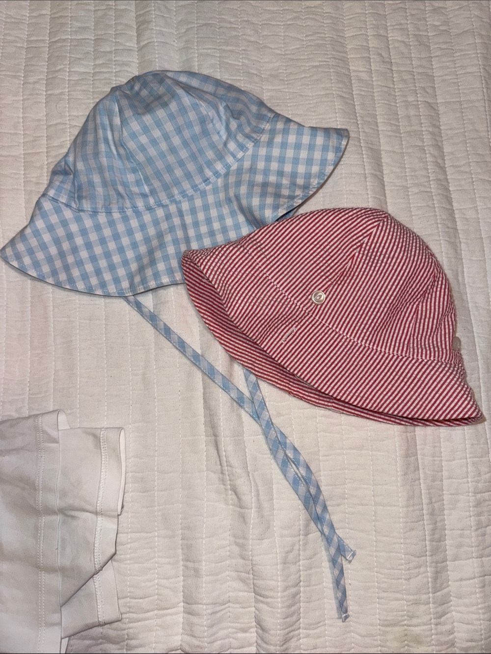 EUC RARE Set of 2 TBBC Boys Summer Beach Hats Red Seersucker Blue Gingham